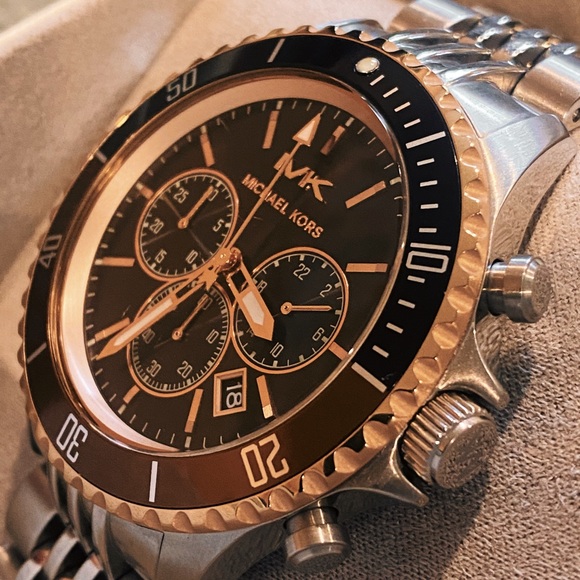 michael kors watch - Picture 4 of 5